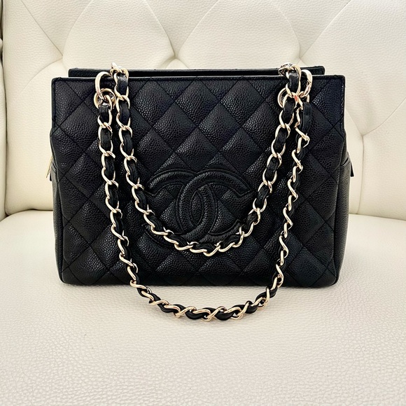 ⭕️SOLD⭕️Like new Chanel Bag - Picture 2 of 10